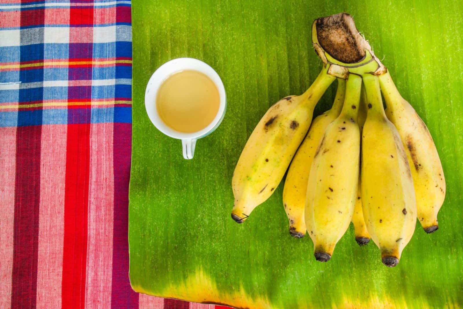 Tea with Bananas on the table