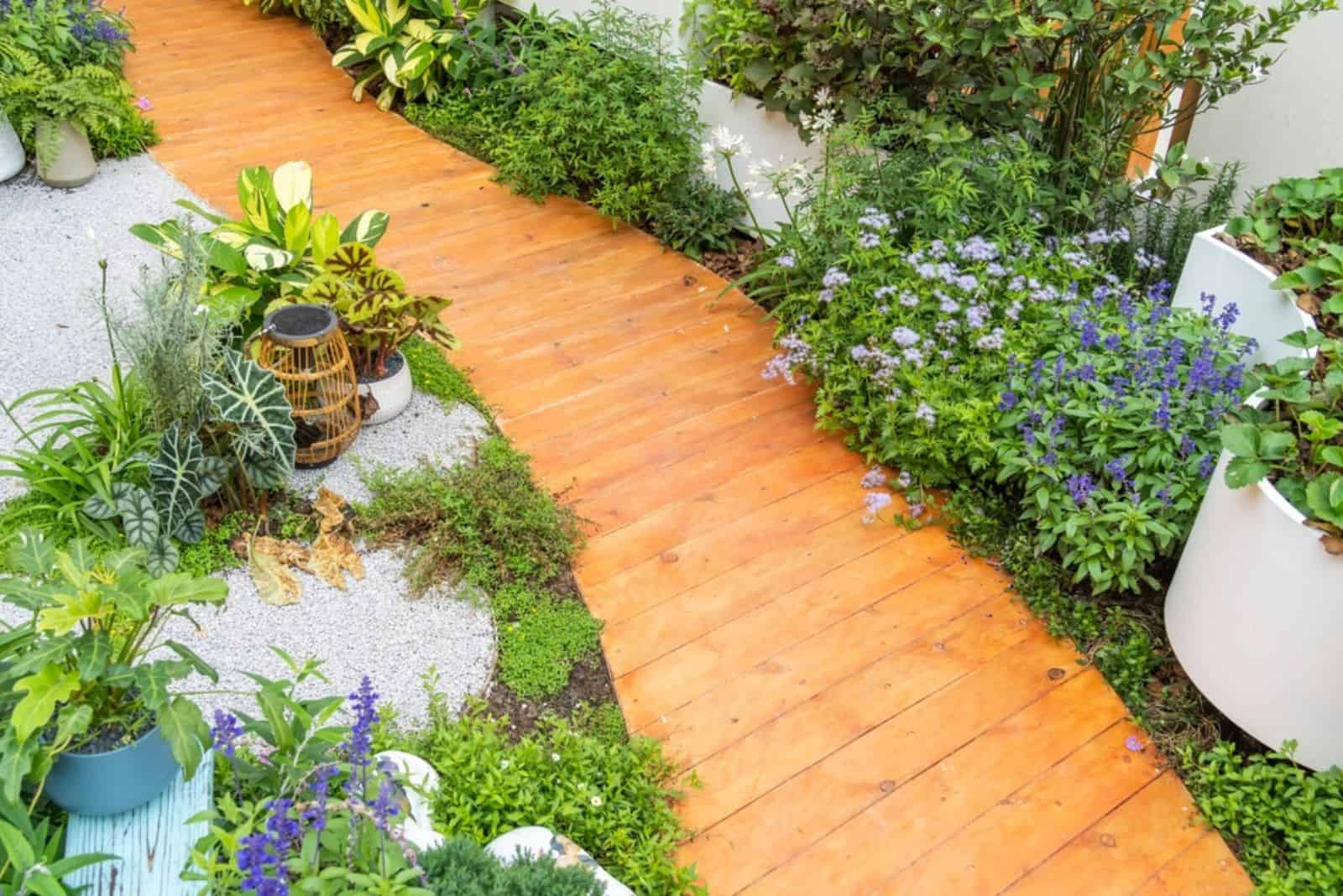 15 Easy DIY Landscaping Ideas And Styles To Spruce Up Your Yard