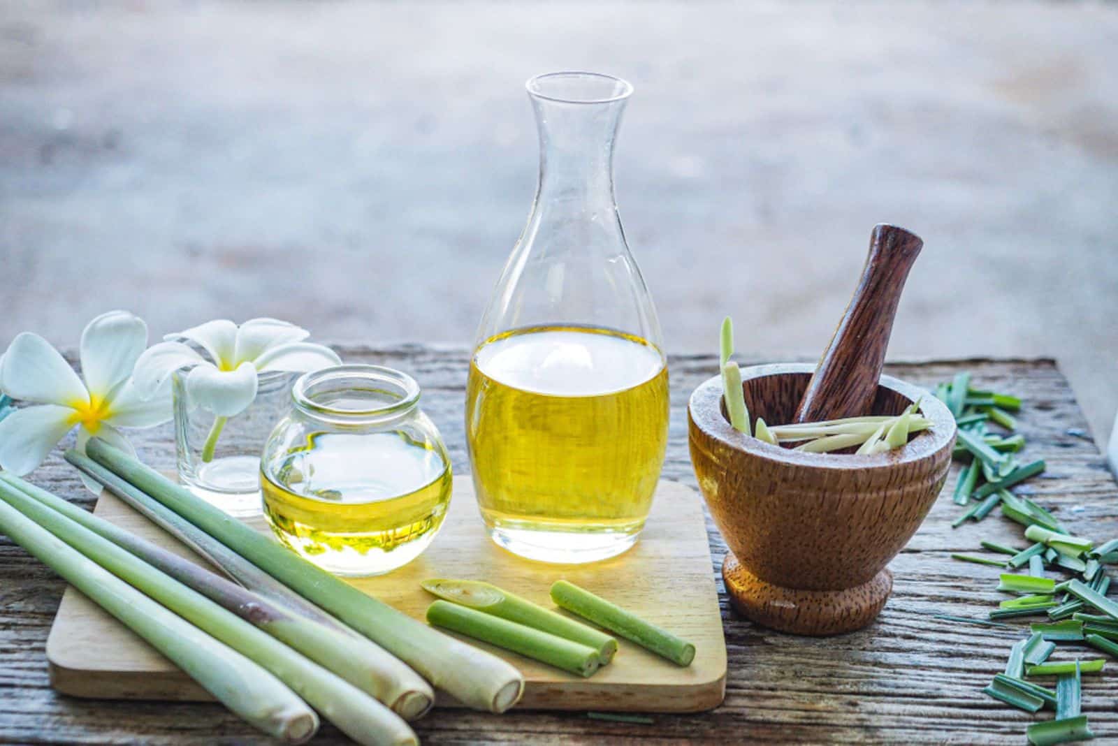 Lemongrass essential oil is placed on the table using hand and body drip oil lemongrass oil