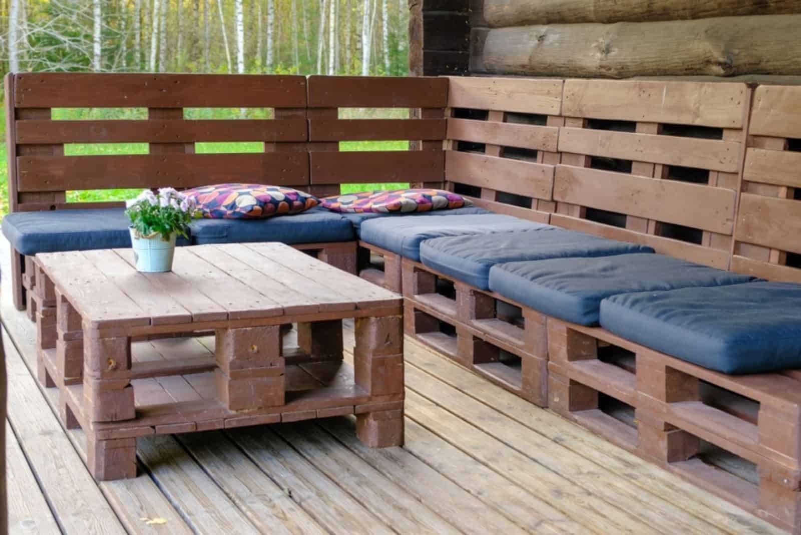 Discover How To Transform Free Wooden Pallets Into A Stunning Backyard Deck