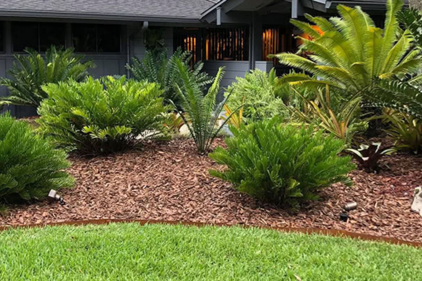 use of mulch for landscaping lawns