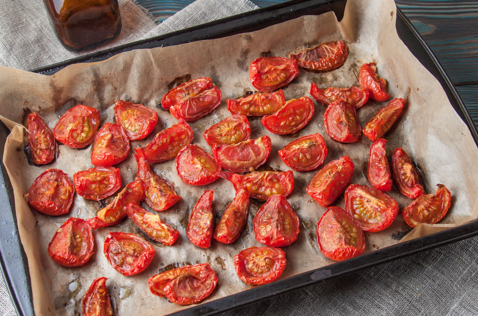 dehydrated tomatoes in baking tray