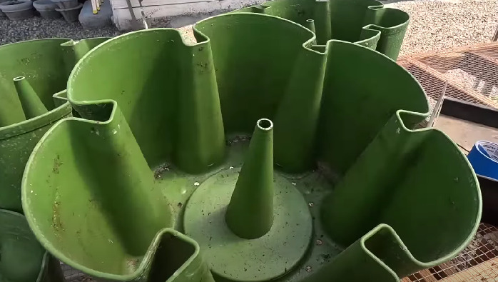 empty green container