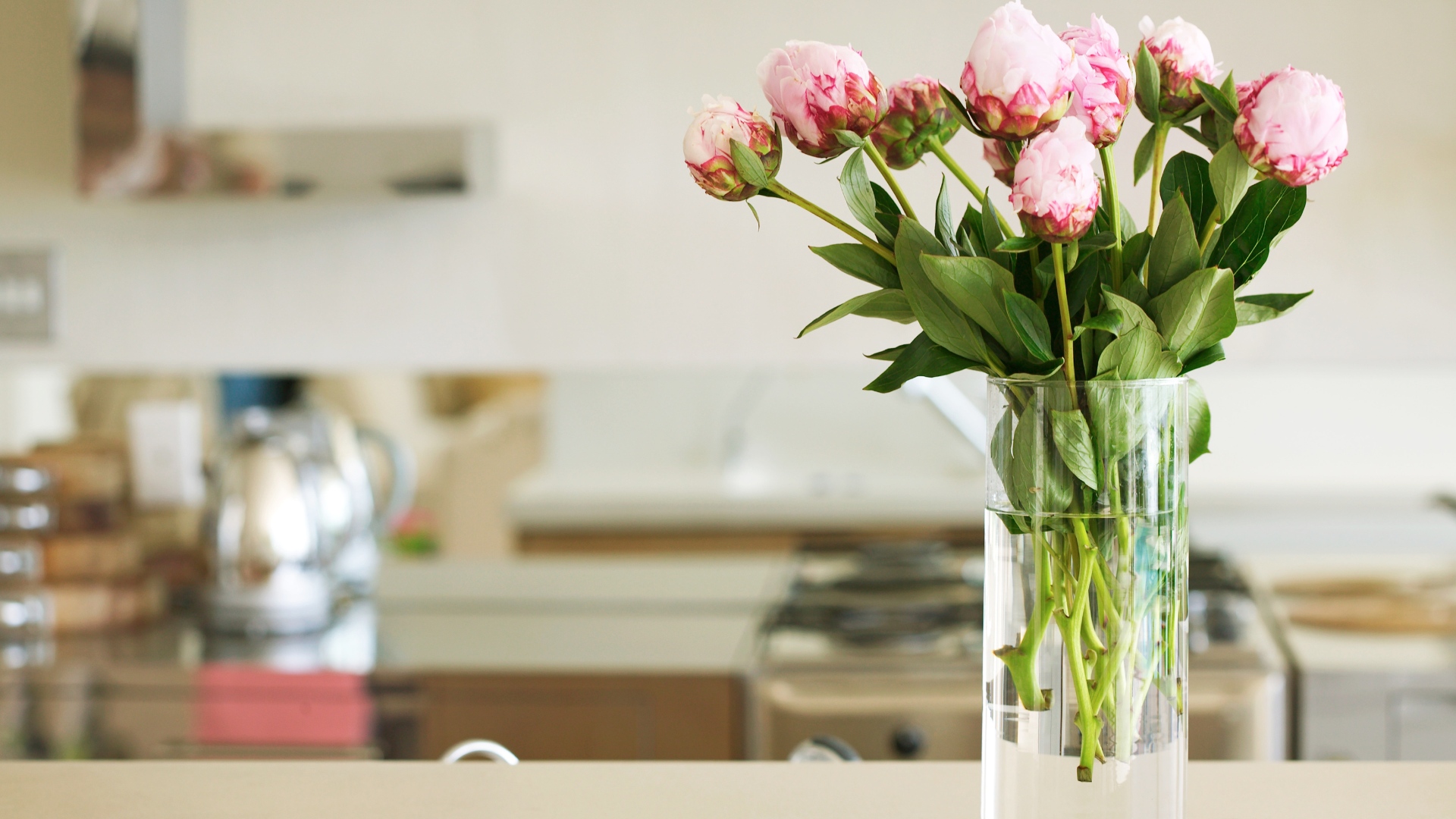 How Often To Change Water In A Vase Of Flowers To Make Them Last Longer
