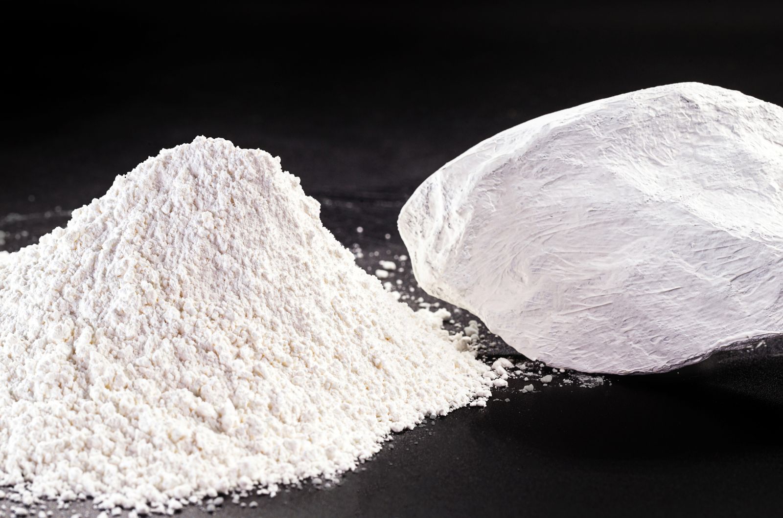 white powder kaolin