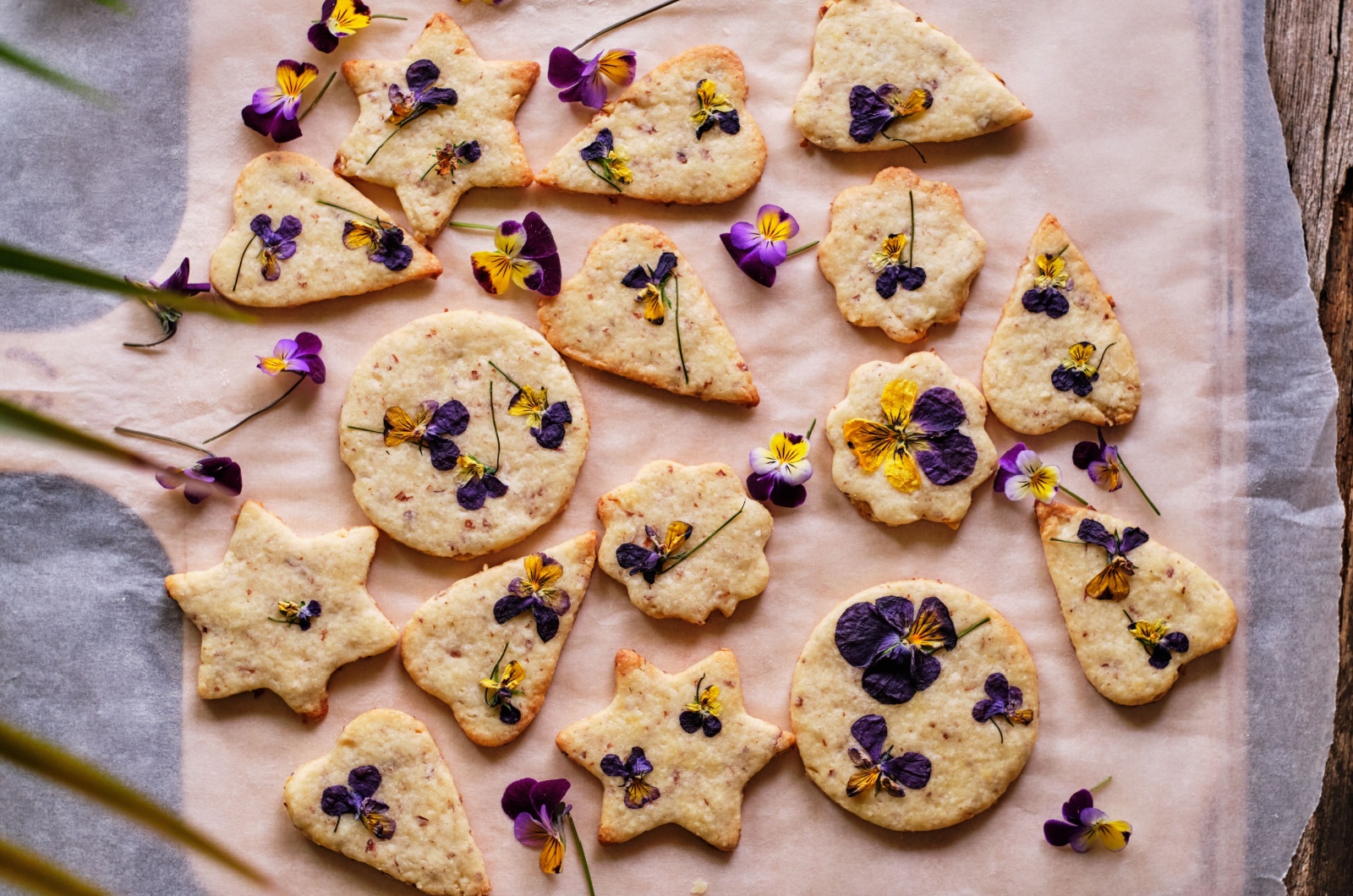 violet cookies