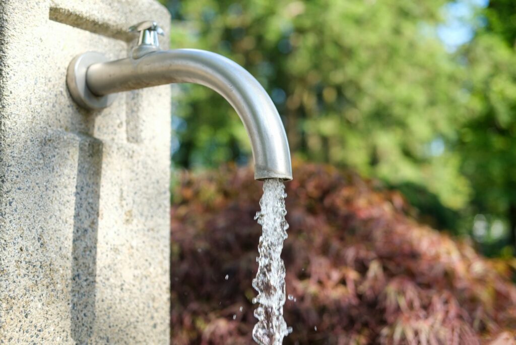 water flows from the faucet