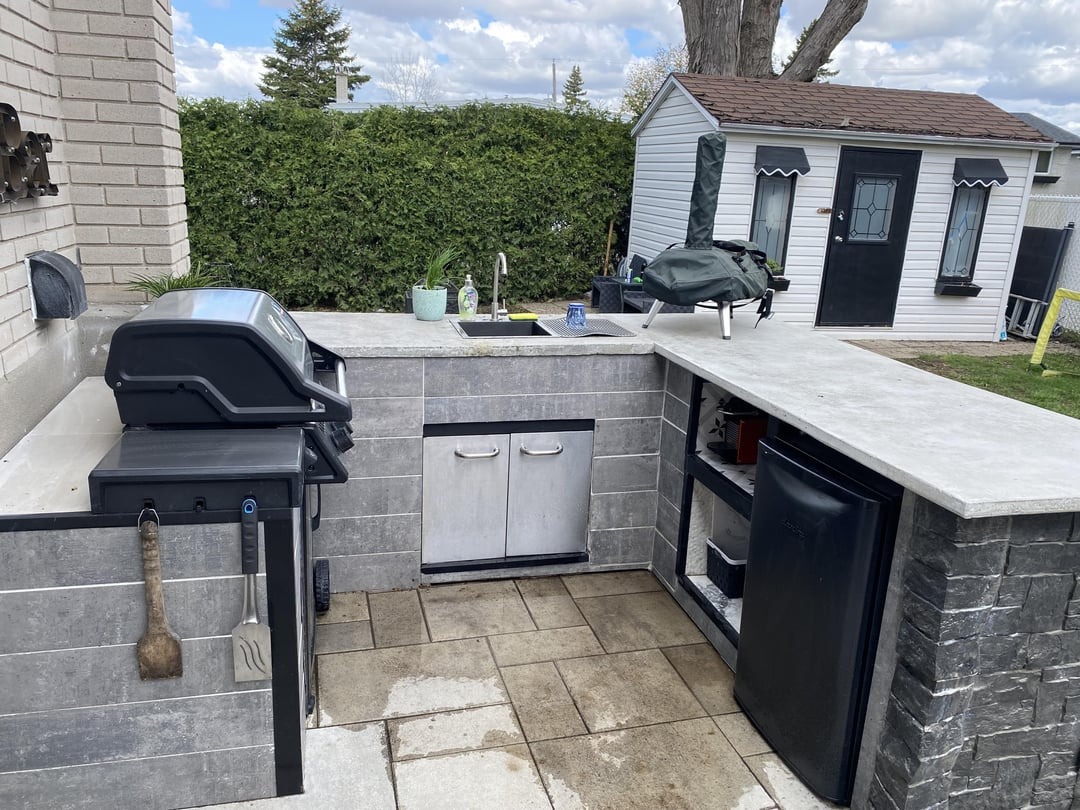 outdoor kitchen