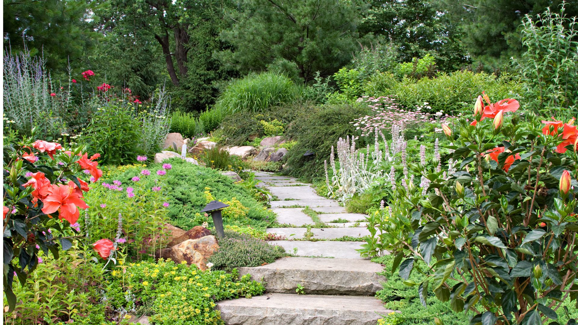 27 English Garden Ideas To Steal For A Dreamy Cottage-Style Landscape