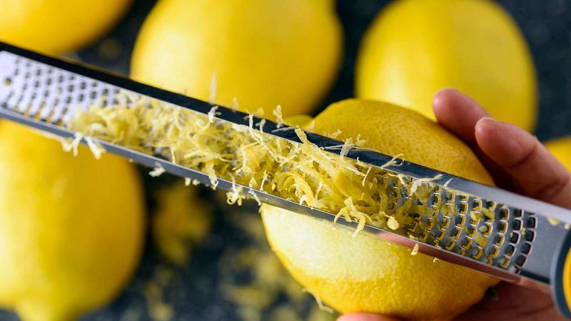 Lemon-Peel Vinegar Cleaner