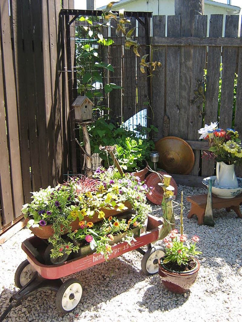 Wagon Wheel Succulent Display