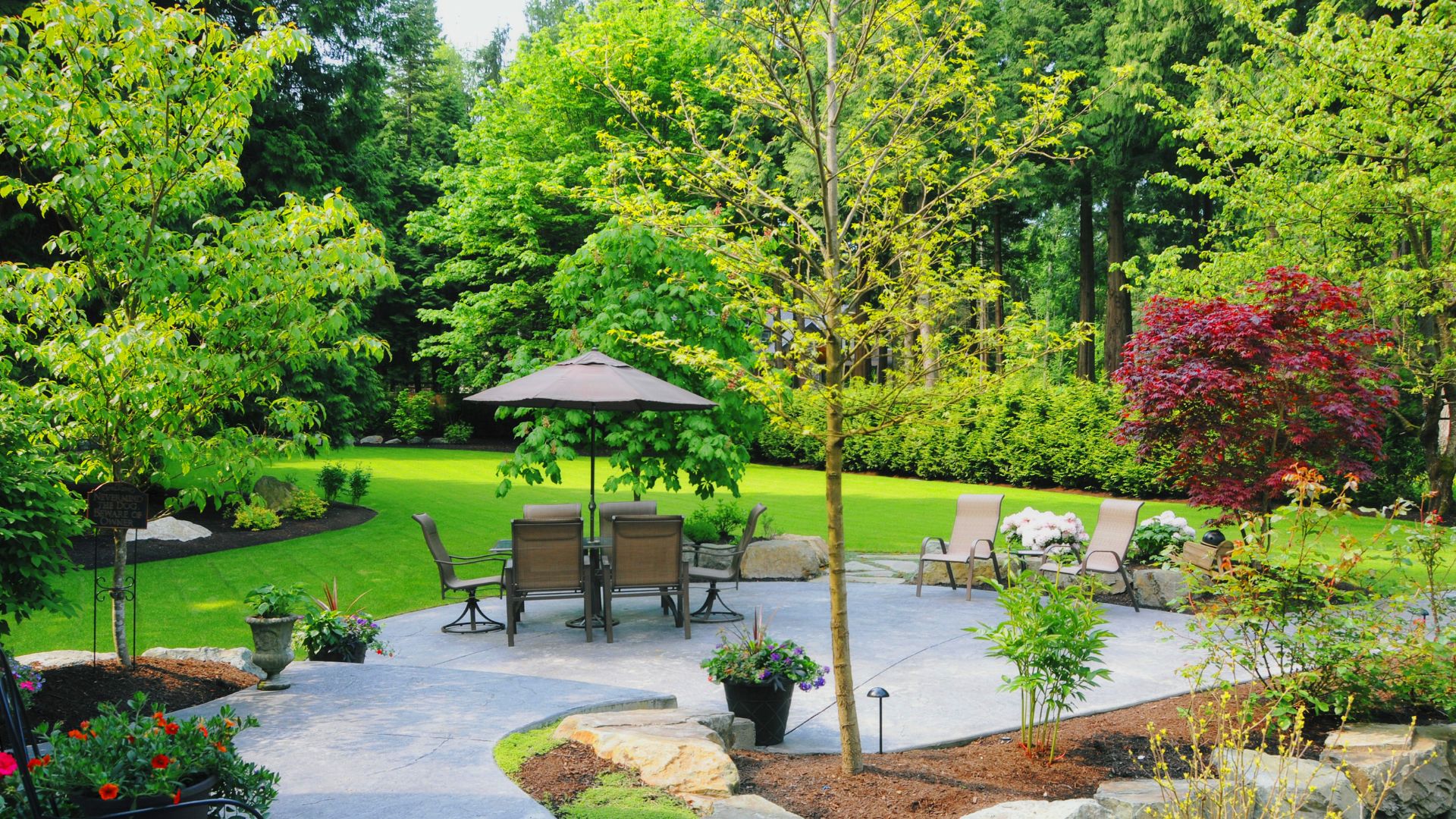 24 Ways To Create Low-Maintenance Landscaping Around Your Home