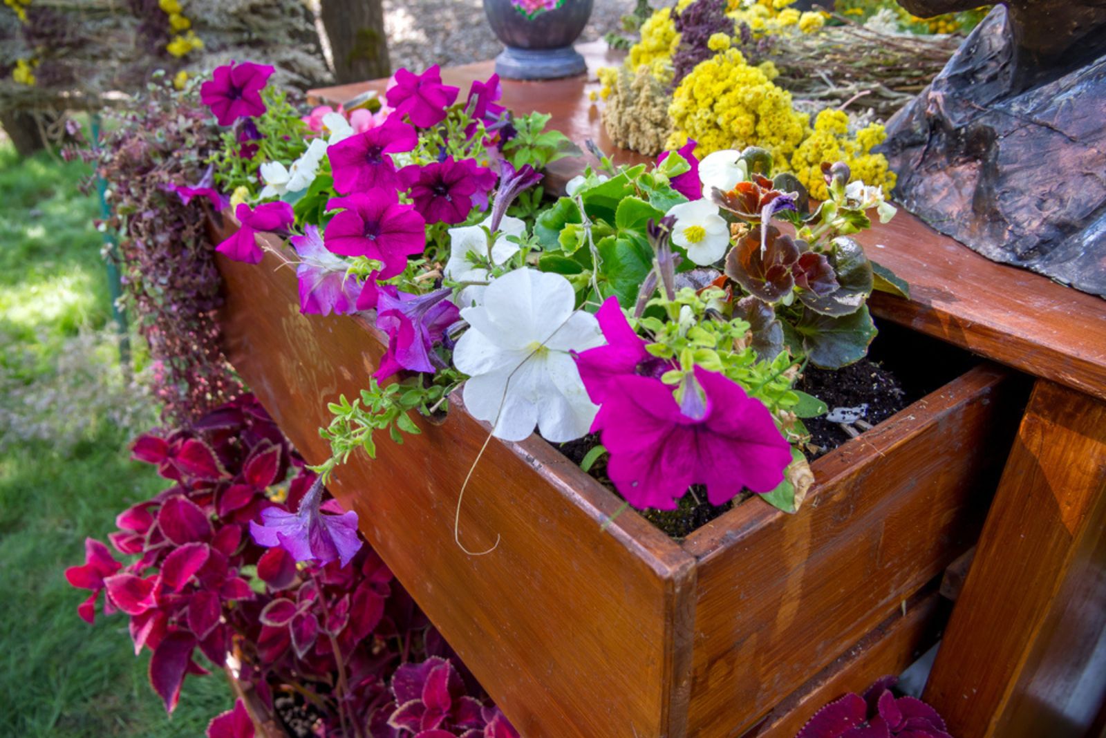 old drawers with flowers