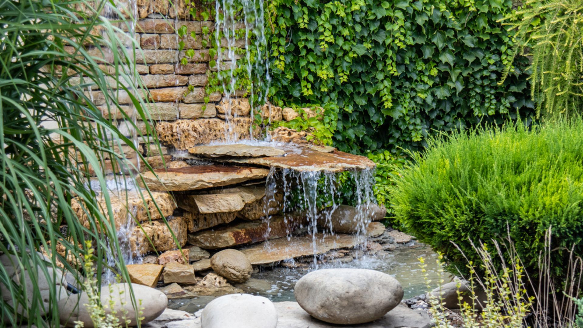 31 River Rock Landscaping Ideas We Love