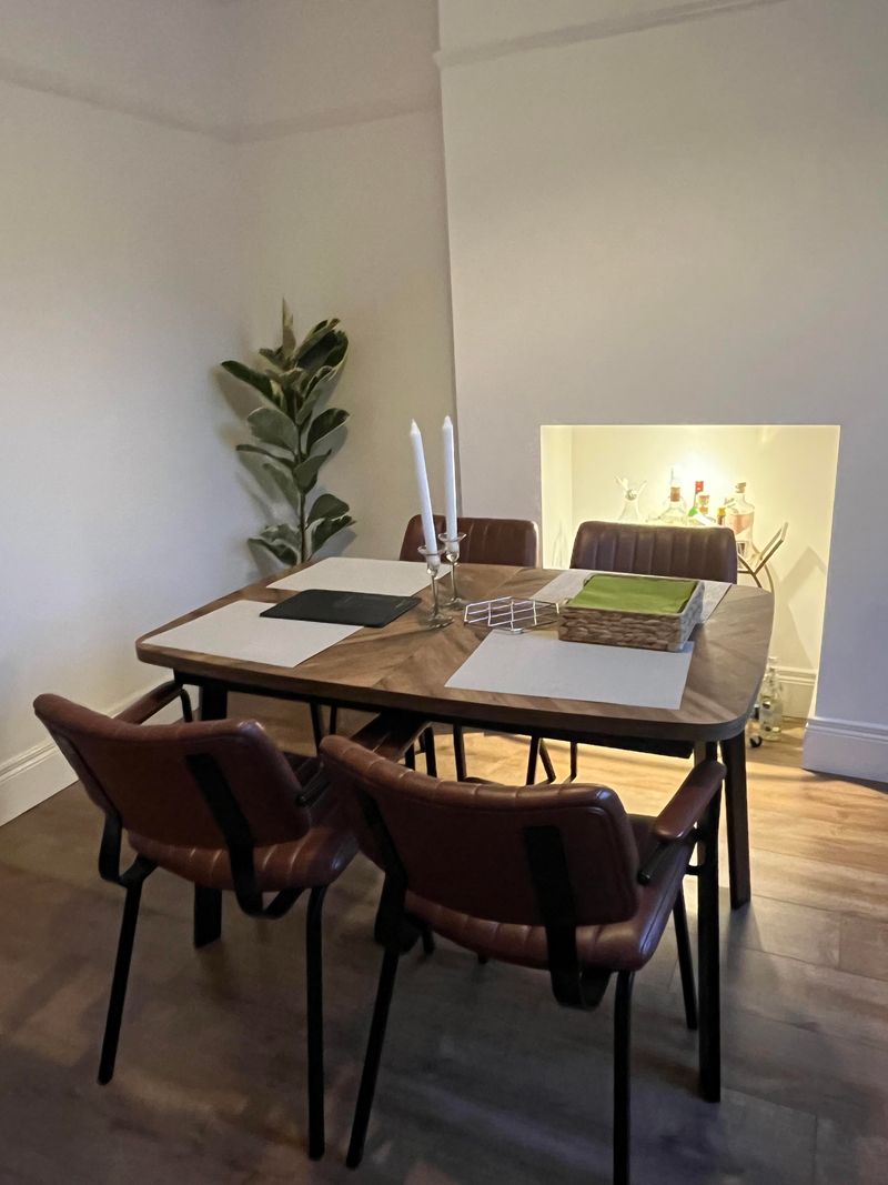 Dining Room: Rubber Plant & Philodendron