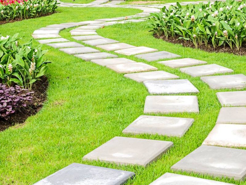 Efficient Garden Paths