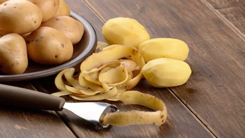 Prepare a Potato Peel Fertilizer Tea