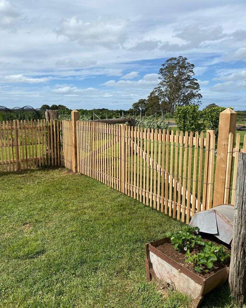 Wattle Fencing Border