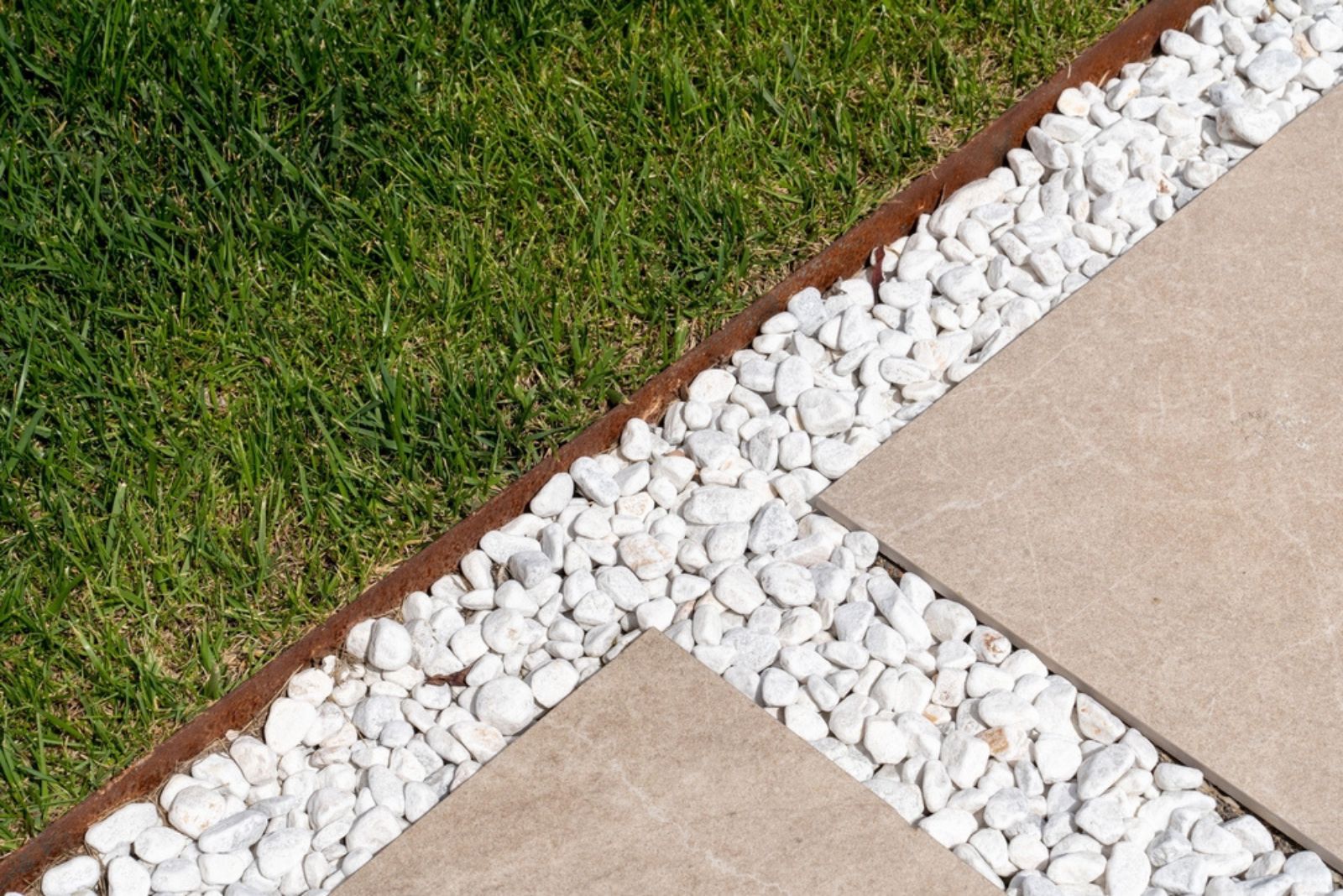 decorative stone edging lawn