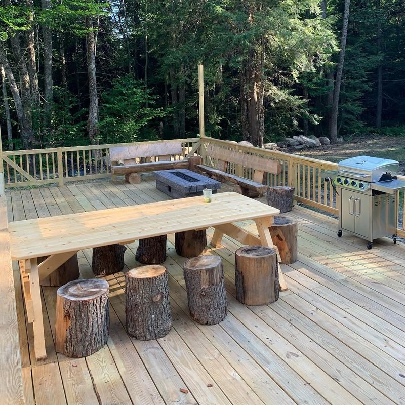 Deck with Picnic Table