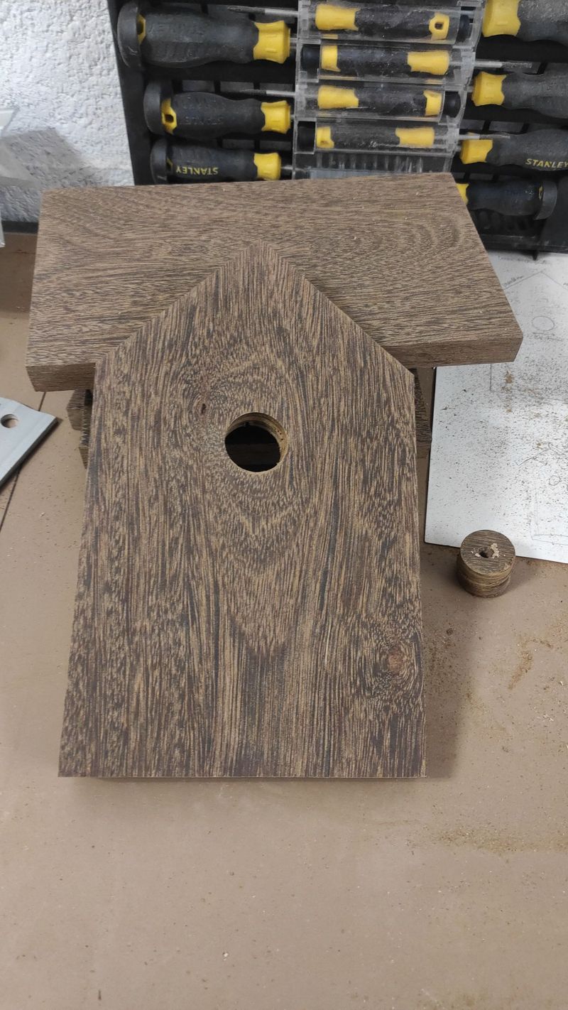 Use Natural, Non-Toxic Finishes For The Birdhouse