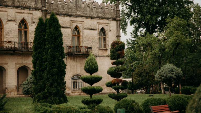 20 Ways To Design A Hauntingly Beautiful Gothic Garden