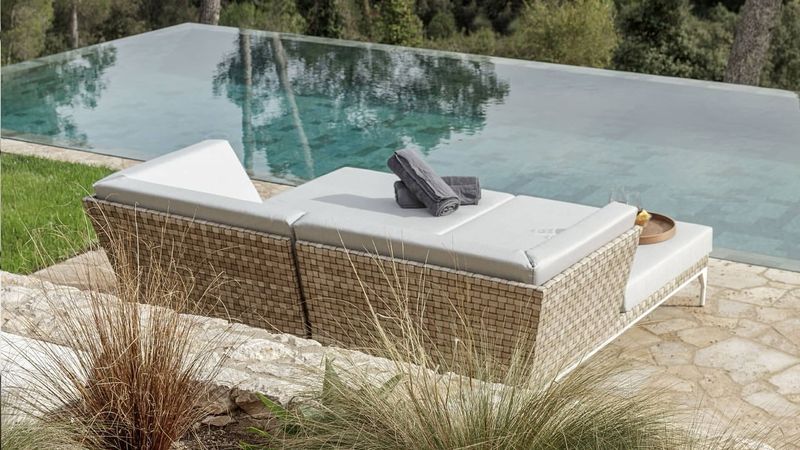 Modern Outdoor Loungers