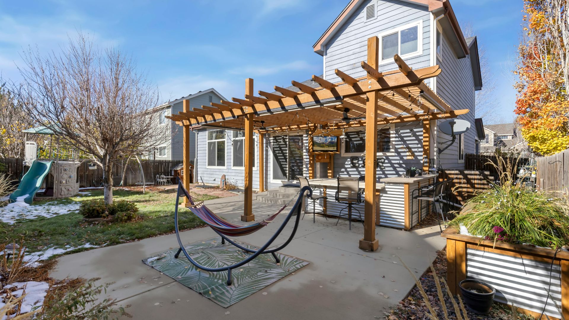 16 Outdated Landscaping Features That Ruin Modern Backyards (Plus The Stylish Alternatives Designers Recommend Today)