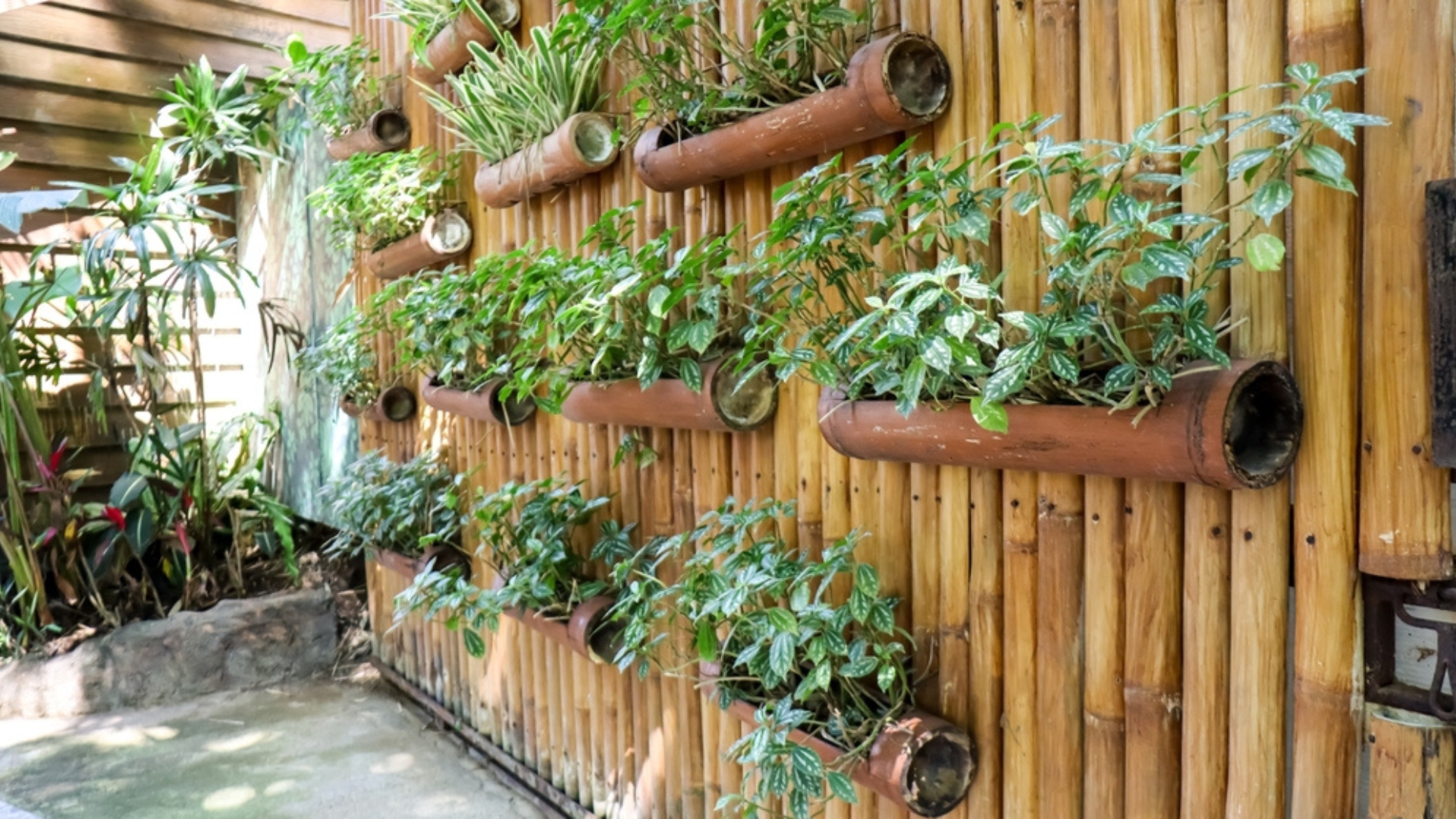 18 Smart Landscaping Hacks For Your Tiny Lawn