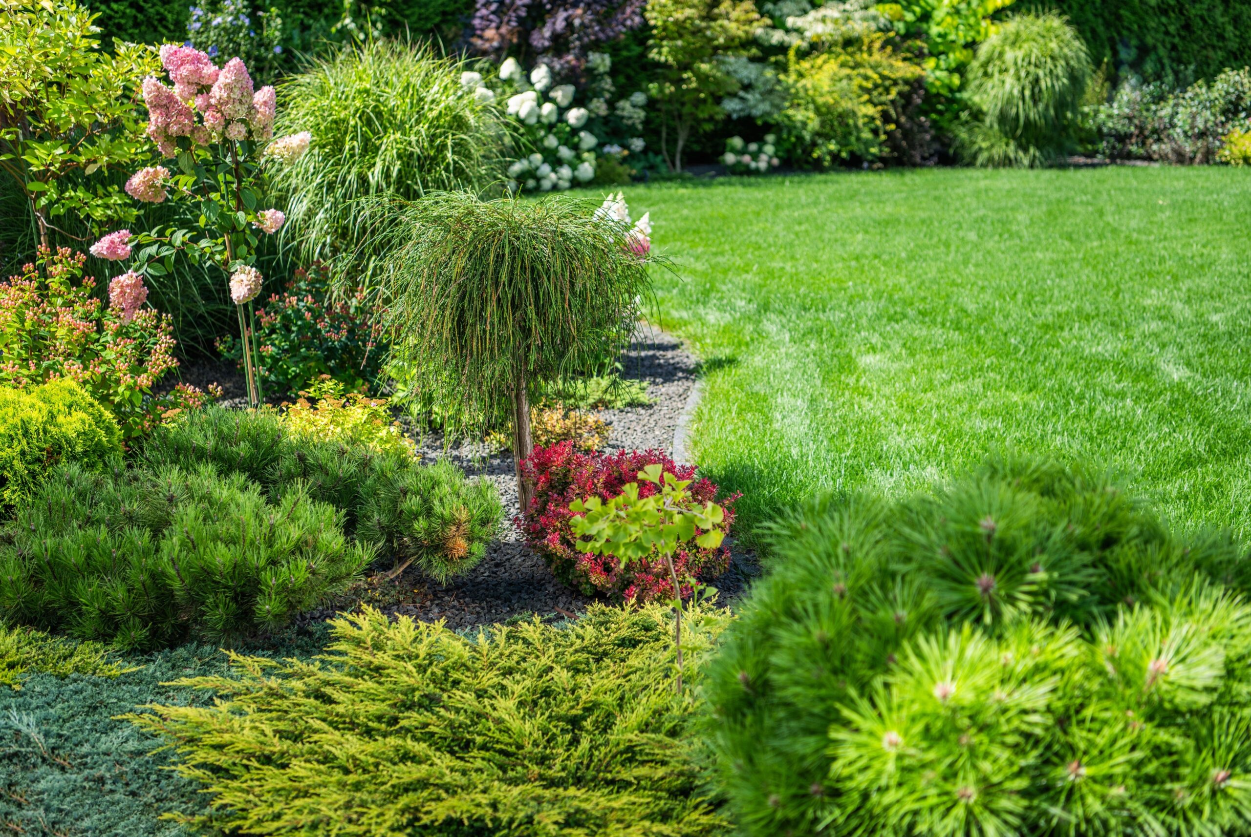31 Simple Tricks To Create Low-Maintenance Landscaping Around Your Home