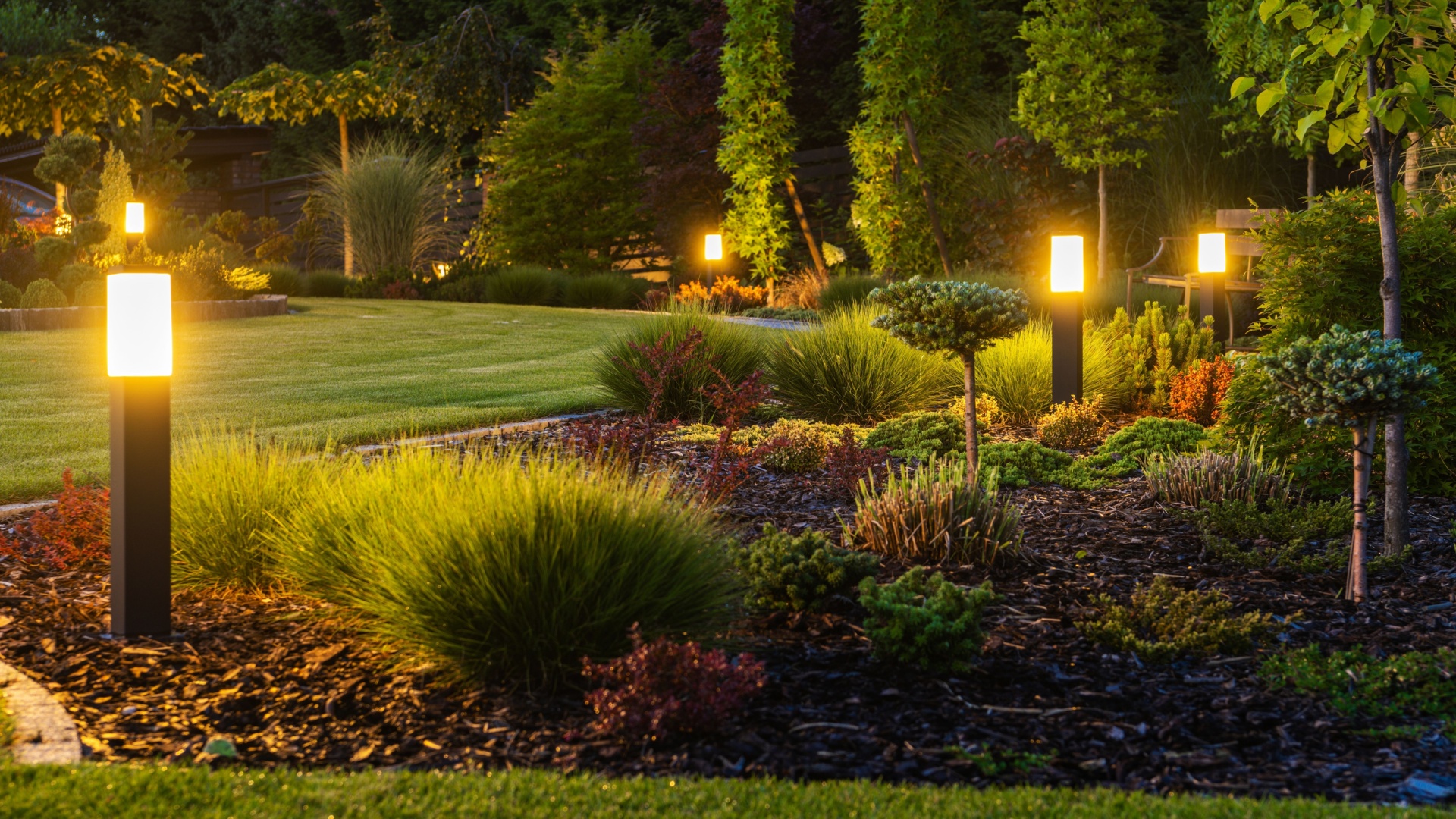 34 Cheap Ways To Make Your Backyard Look So Much Prettier With Almost No Effort (And Even More Simple Ideas To Try)