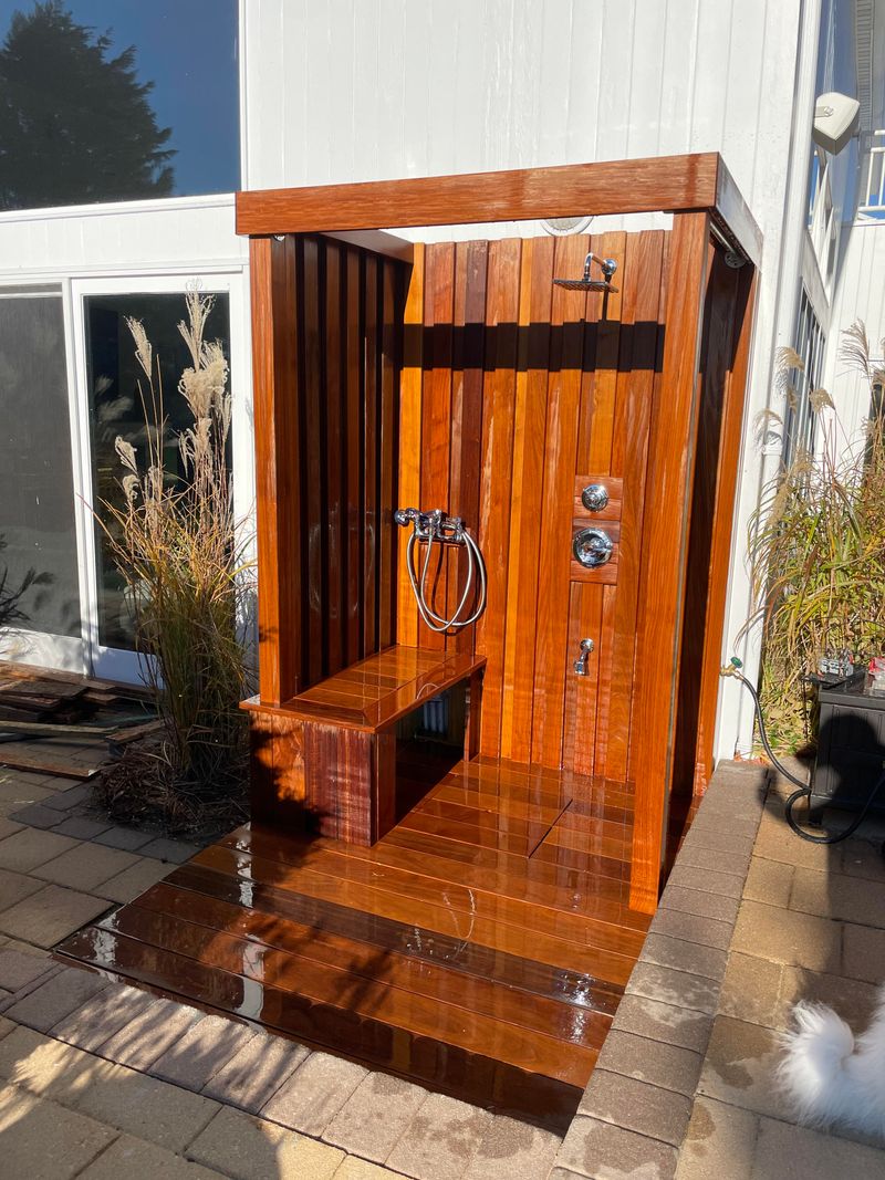 Outdoor Showers With Enclosures