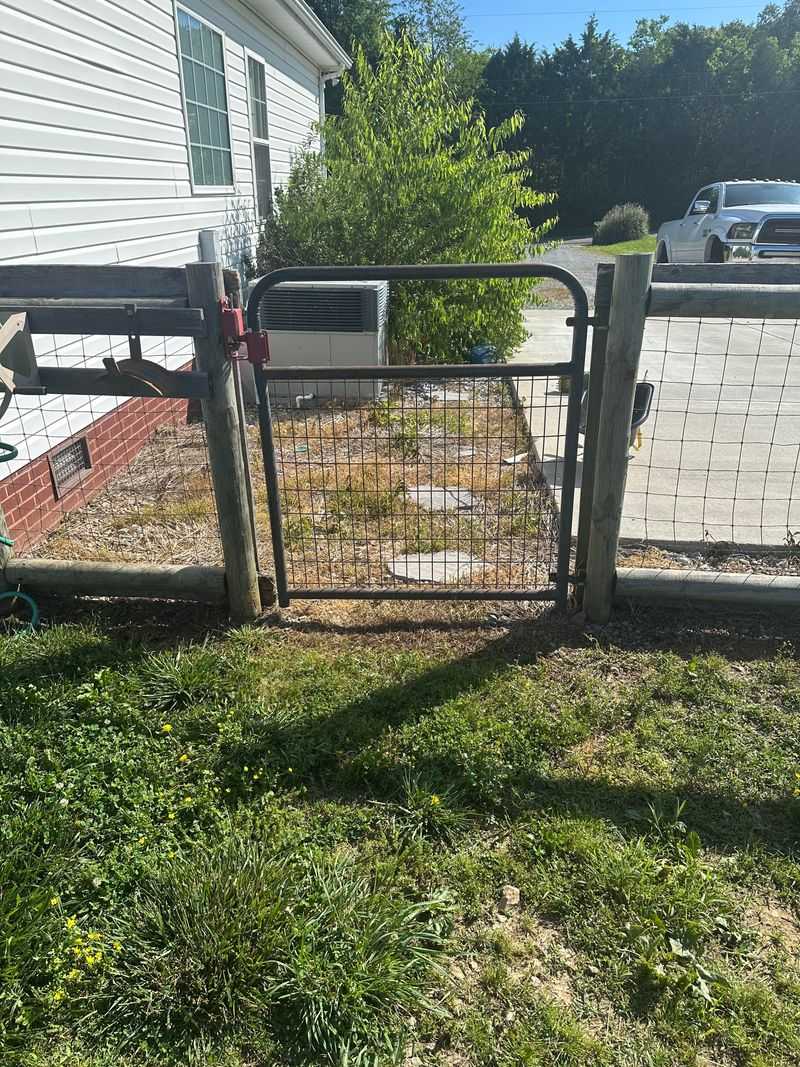 Slippery PVC Pipe Barriers