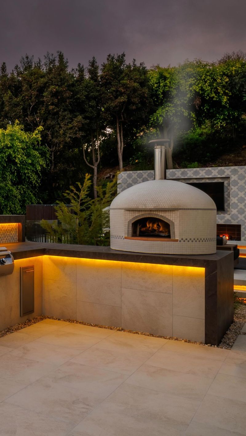 Outdoor Kitchen With Pizza Oven