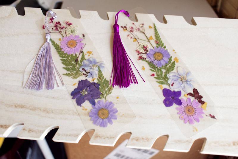 Create A Pressed Iris Bookmark