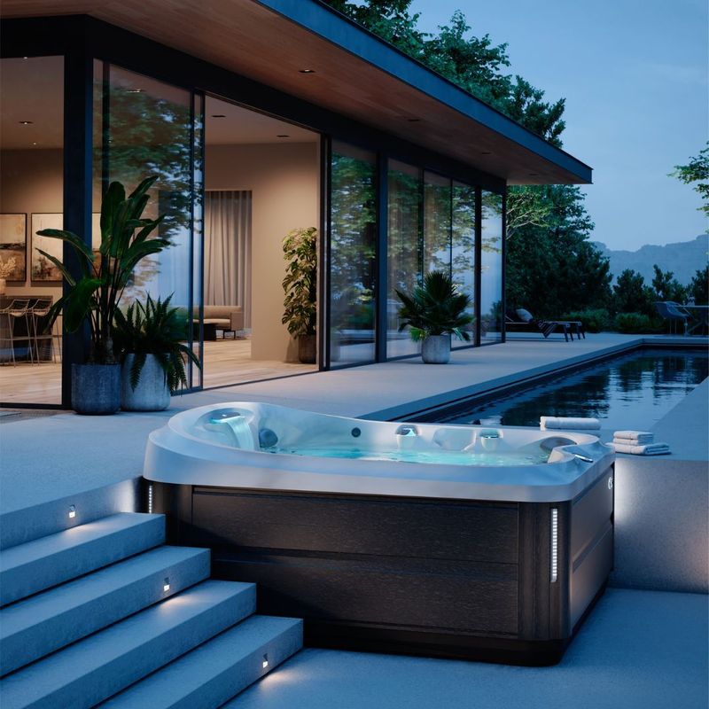 Heated Plunge Pool With Hydrotherapy Jets