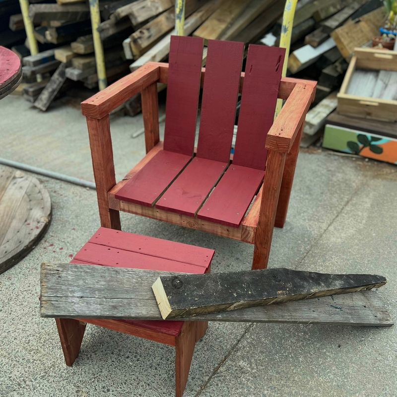 Adirondack-Inspired Pallet Bench