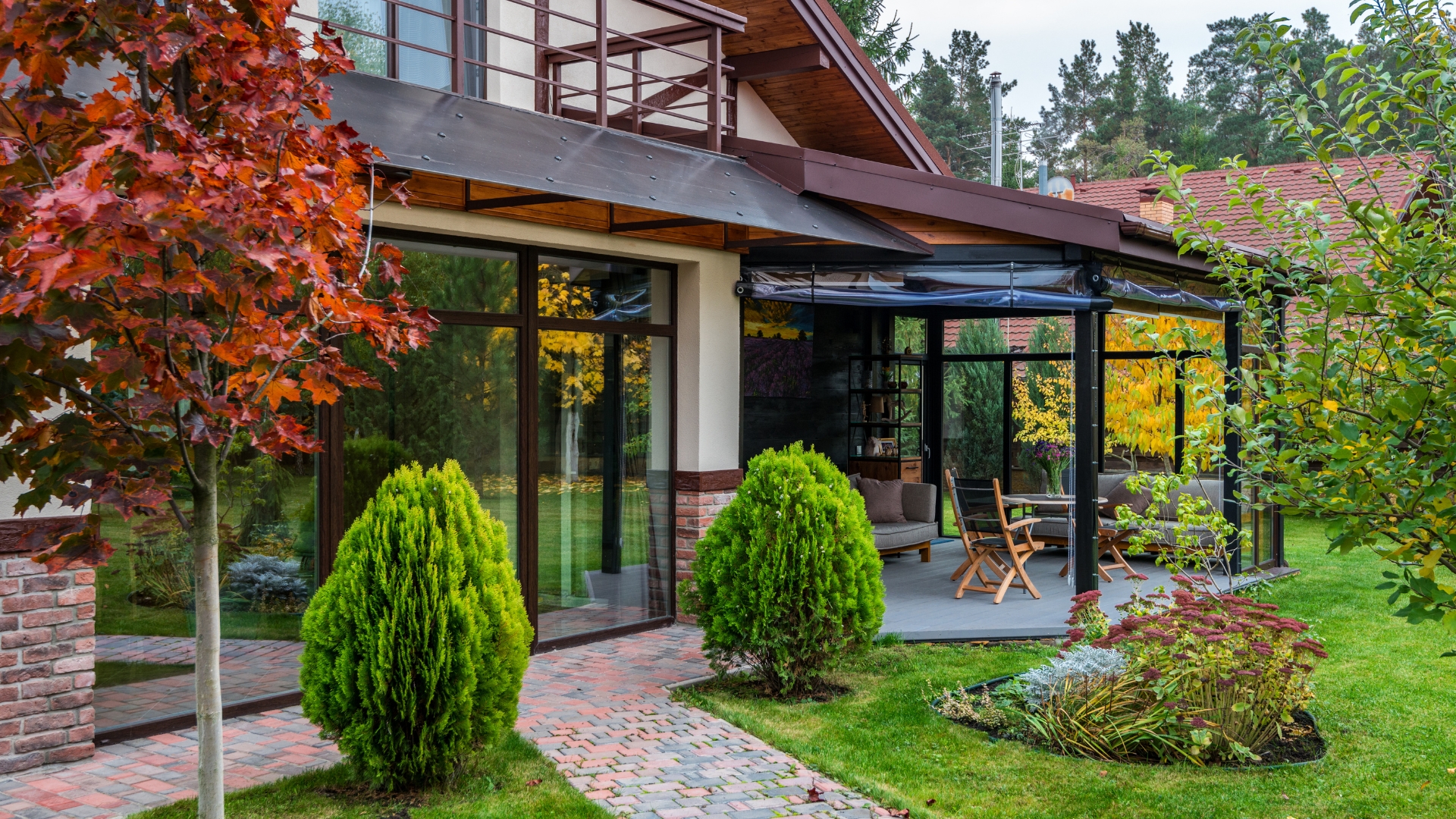 15 Backyard Design Tricks That Tackle Awkward Corners With Style (And Work In Any Space)