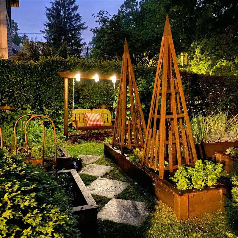 Corner Plant Pyramids