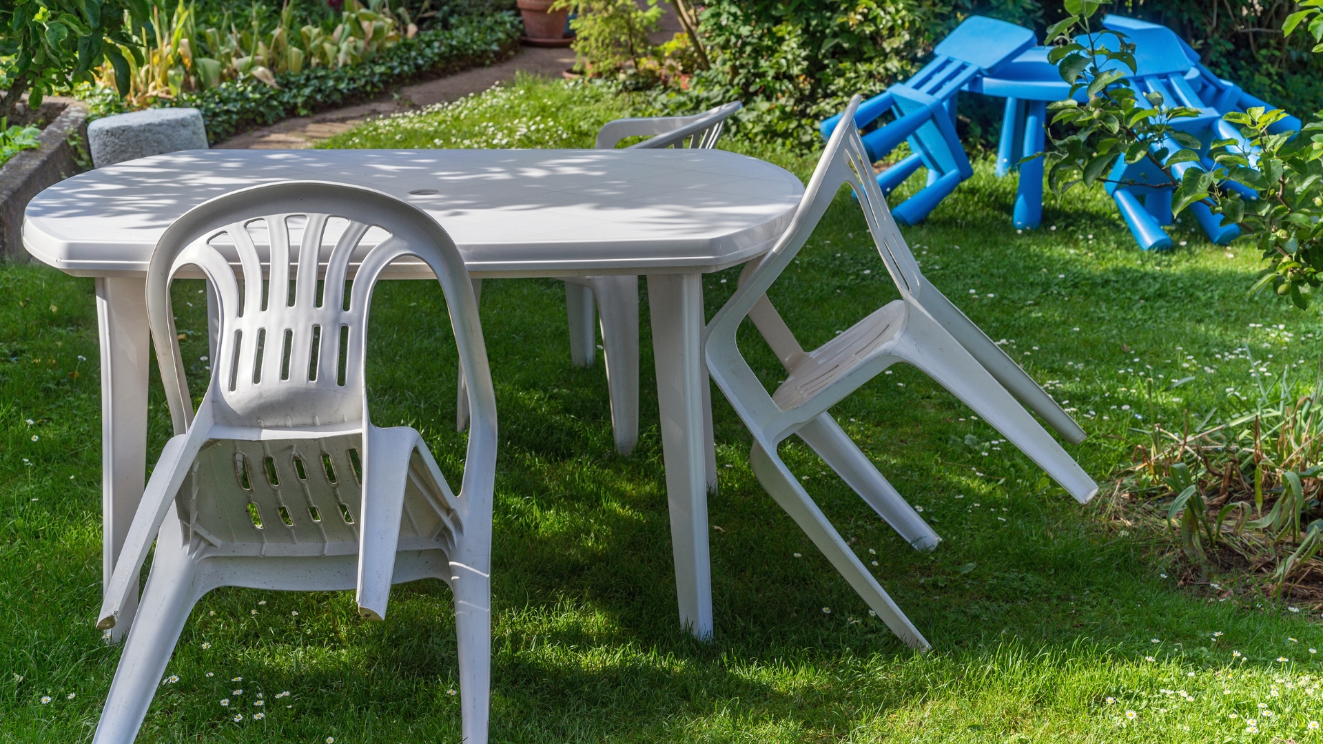 17 Things You Should Never Put On Your Porch, According To Designers