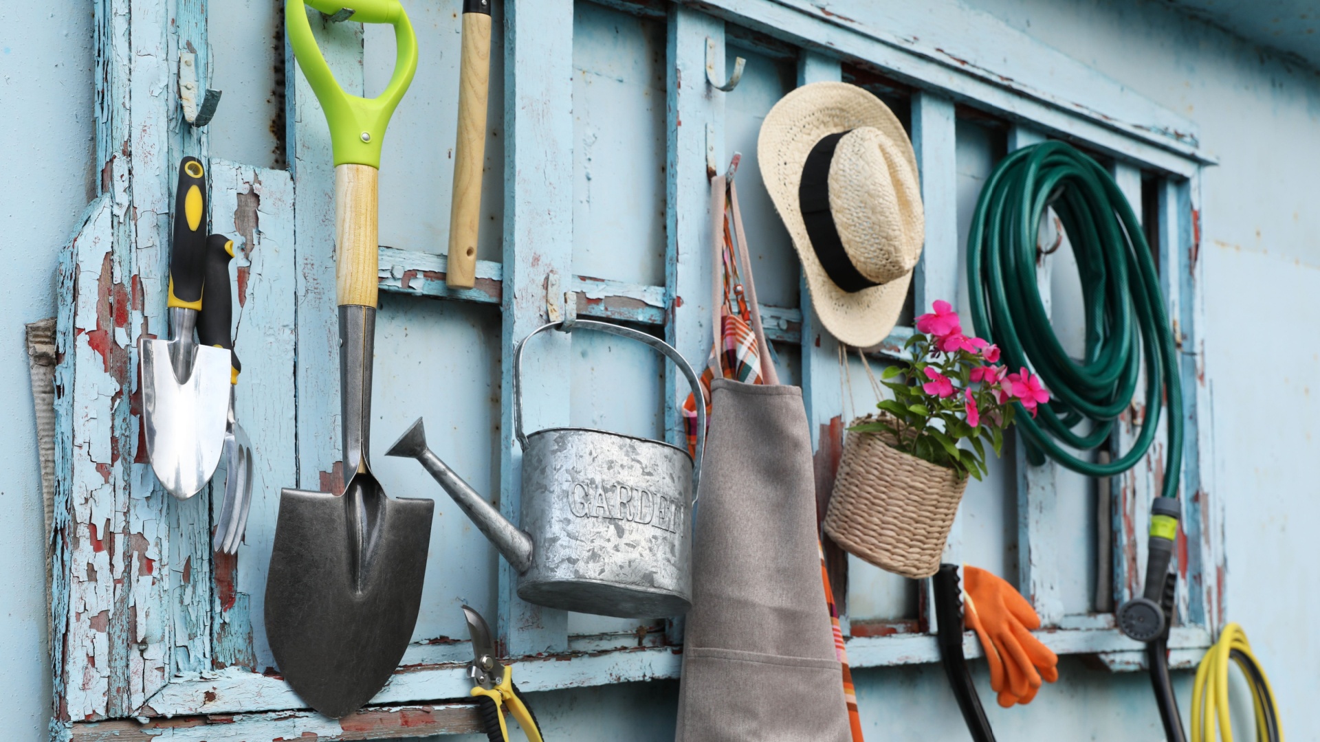 20 Space-Saving Garden Storage Hacks For Yards Big And Small