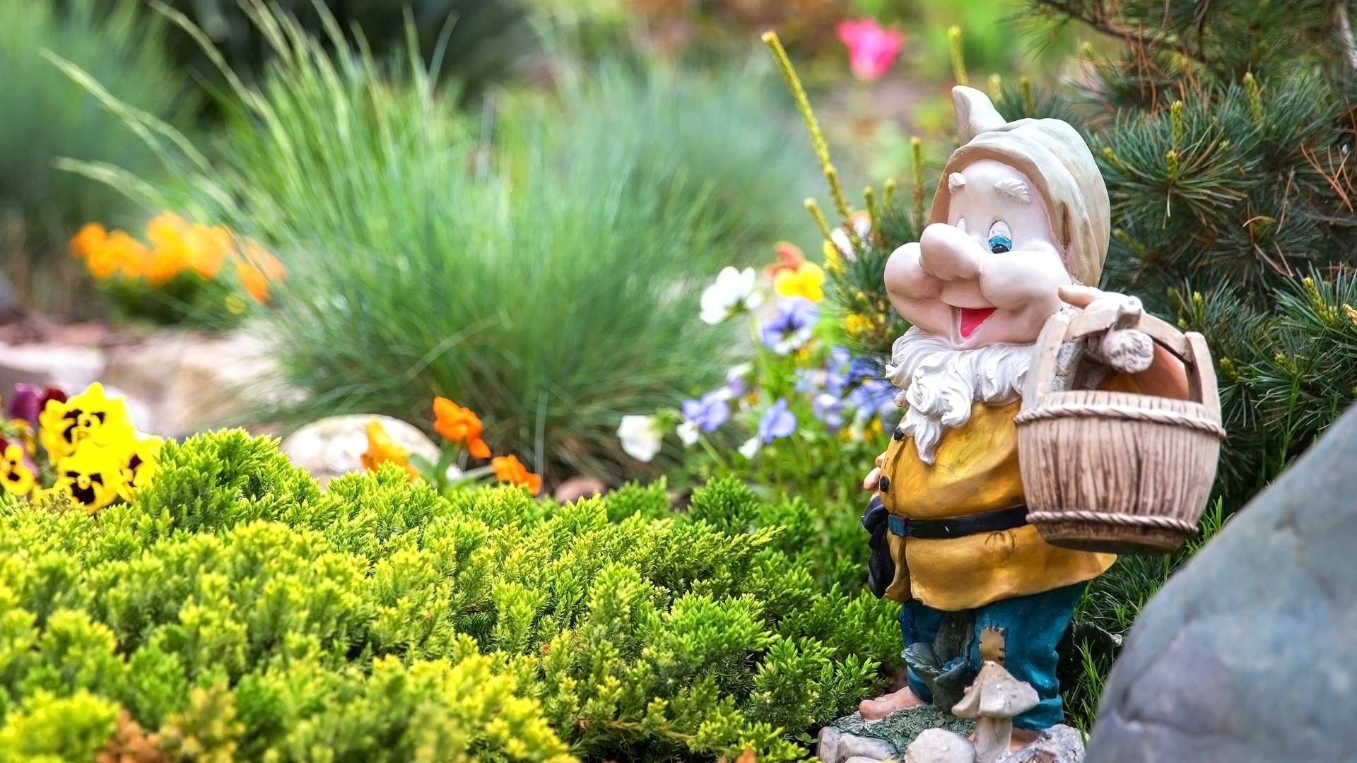 20 Things To Get Rid Of In Your Outdoor Space, According To Designers And Gardeners
