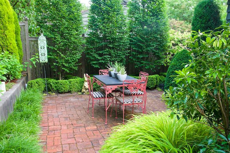 Create Garden Rooms With Tall Grasses