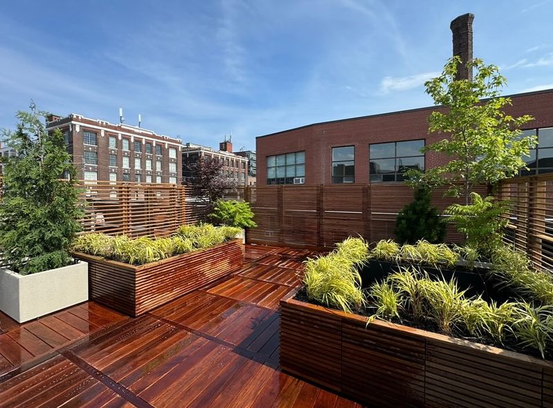 Effective: Smart Deck-Garden Combination