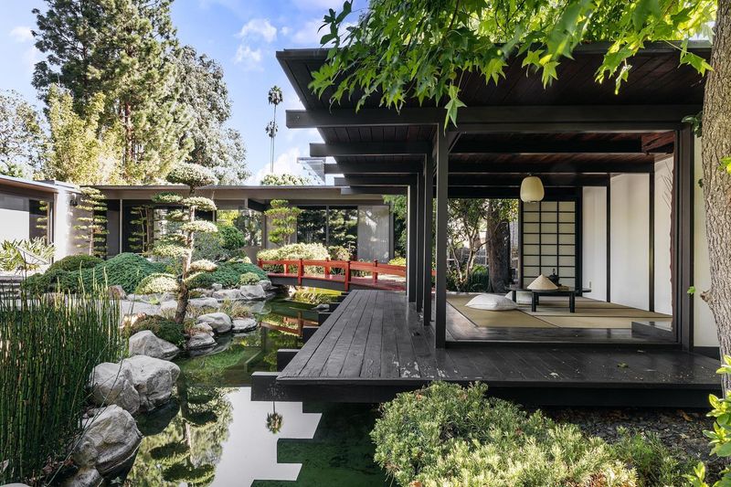 Contemporary Homes With Japanese-Inspired Gardens