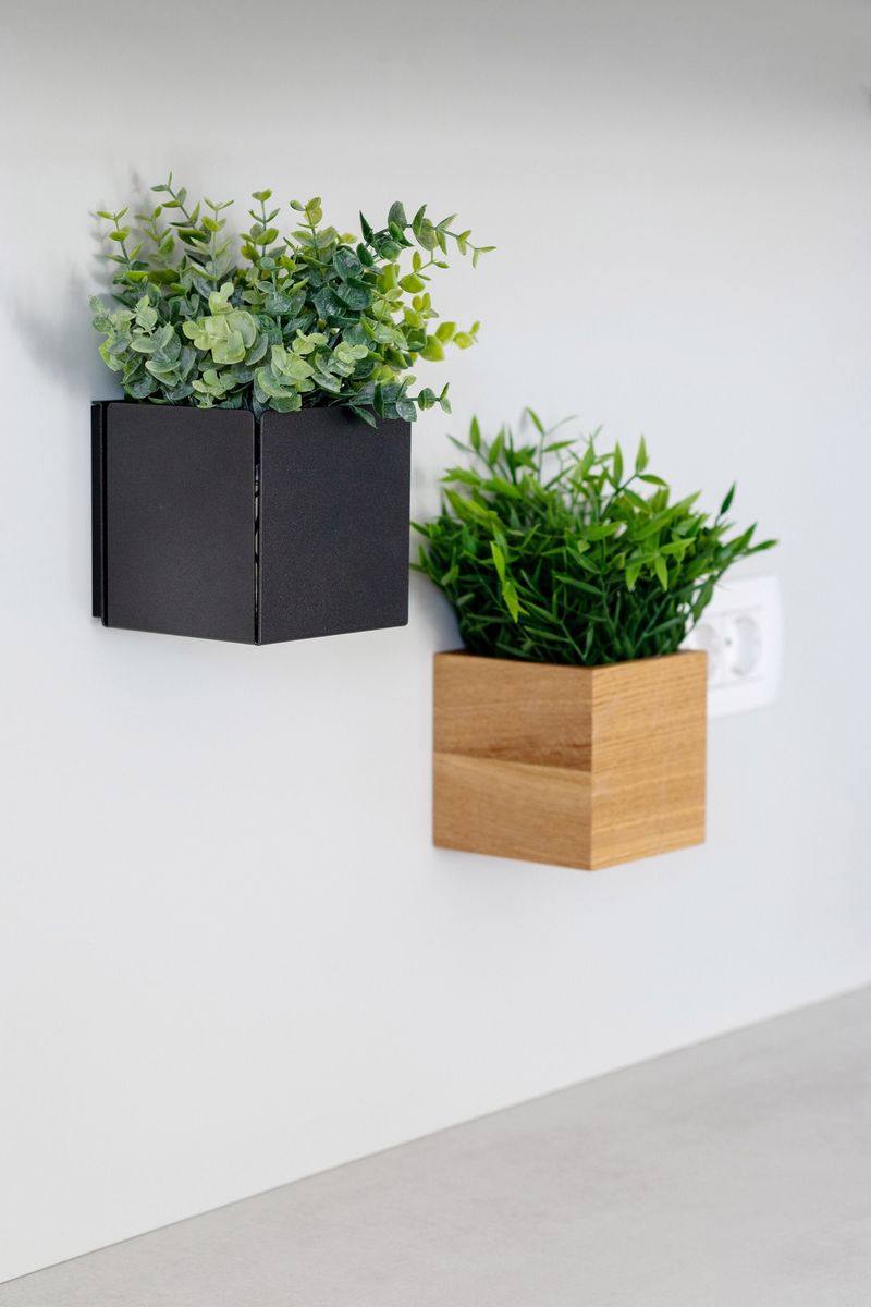 Magnetic Vertical Mini-Planters