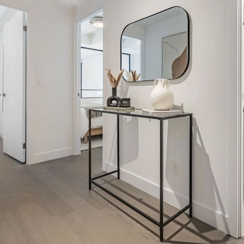Empty Walls Without Functional Elements