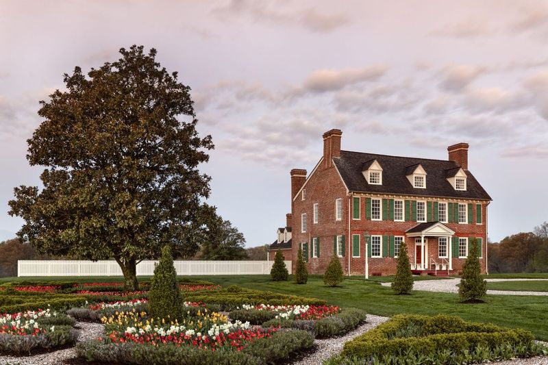Colonial Homes With Formal Gardens
