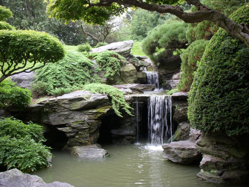 Enclosure And Reveal (Miegakure)