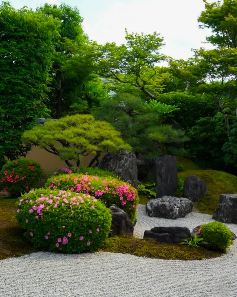 Japanese Zen Gardens - Peaceful Minimalism
